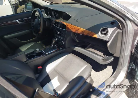 2012 Mercedes-Benz C 300 Luxury 4Matic из США, поврежденный, VIN WDDGF8BB5CA610068